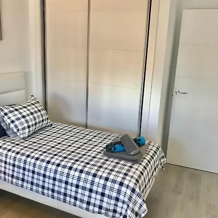 Pool Side 2 Bed Apt 15b With Air Con & Free Wifi Puerto del Carmen (Lanzarote)