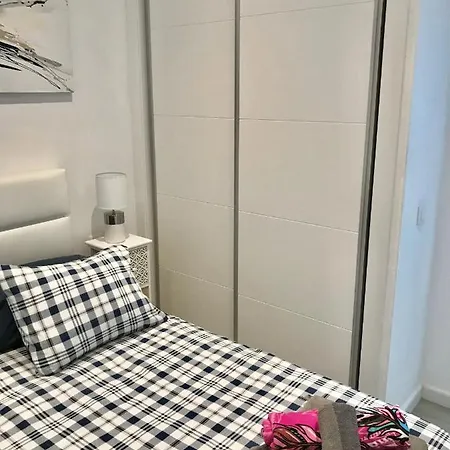 Pool Side 2 Bed Apt 15b With Air Con & Free Wifi Puerto del Carmen (Lanzarote)