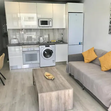 Pool Side 2 Bed Apt 15b With Air Con & Free Wifi Apartamento Puerto del Carmen (Lanzarote)