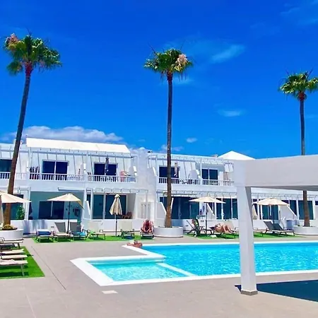 Pool Side 2 Bed Apt 15b With Air Con & Free Wifi Apartamento Puerto del Carmen (Lanzarote)